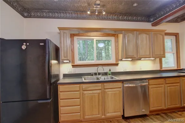 $2,900 | 5880 Draudt Road, Orchard Park, NY 14127