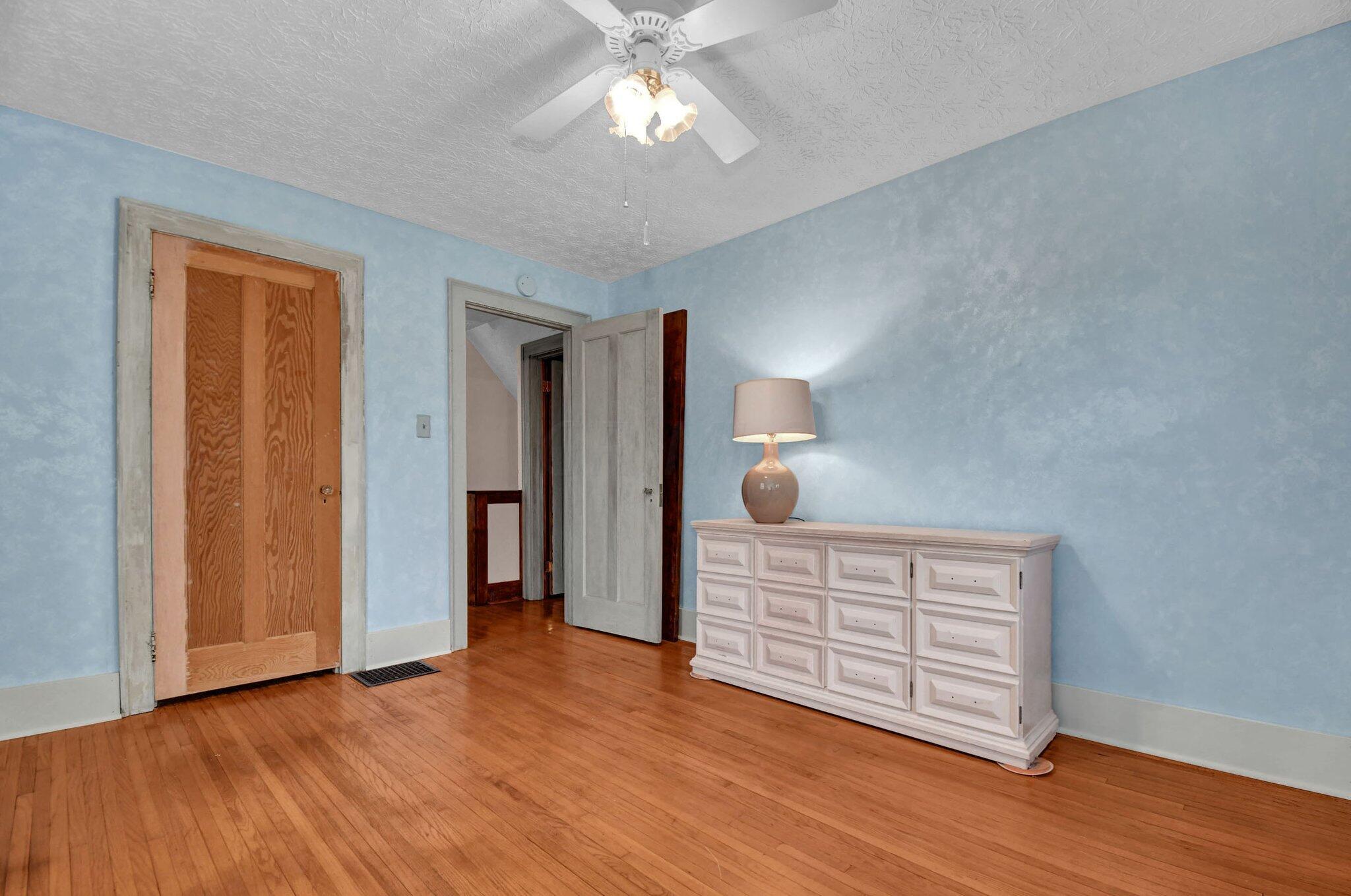 4433 Zeller Road Columbus, OH 43214 - Photo 21 of 34 Large bedrooms throughout