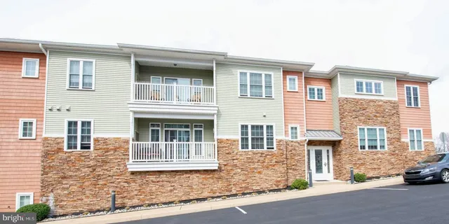 $2,500 | 756 Street Road, Unit 17, Southampton, PA 18966