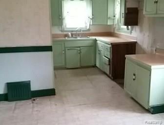 8275 Neff Road Mount Morris, MI 48458 - Photo 7 of 11