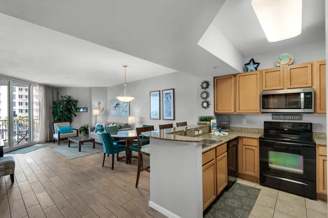 a view of a livingroom and dining room