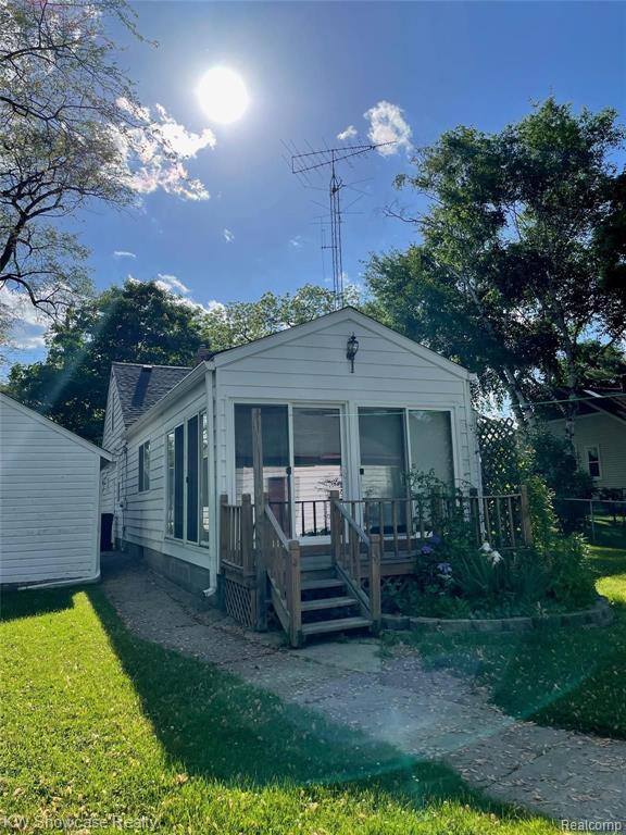 319 Byron Road Howell, MI 48843 - Photo 5 of 43