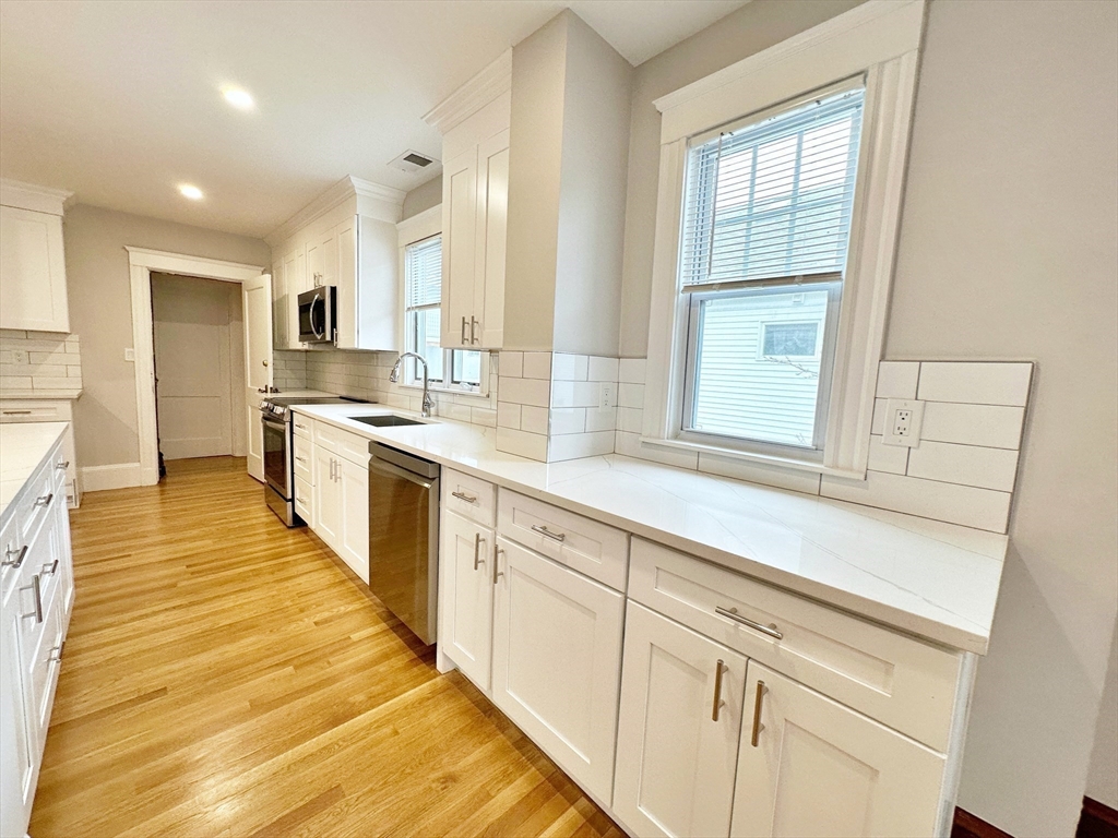 75 Governor Winthrop Road Somerville, MA 02145 - Photo 6 of 35