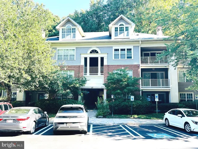 $2,450 | 115 Timberbrook Lane, Unit 101, Gaithersburg, MD 20878