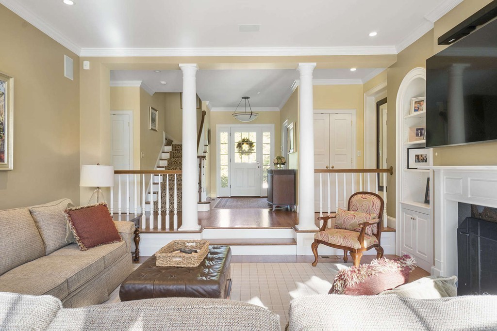 2 Jackson Pond Road, Unit 2 Dedham, MA 02026 - Photo 3 of 30 Gallery Image 3