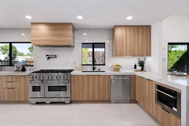 $1,699,000 | 1975 East Mark Leslie Drive, Palm Springs, CA 92264