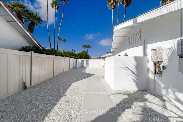 $1,699,000 | 1975 East Mark Leslie Drive, Palm Springs, CA 92264