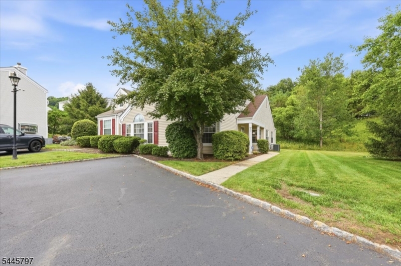 246 Long Meadow Road Bedminster, NJ 07921 - Photo 27 of 36