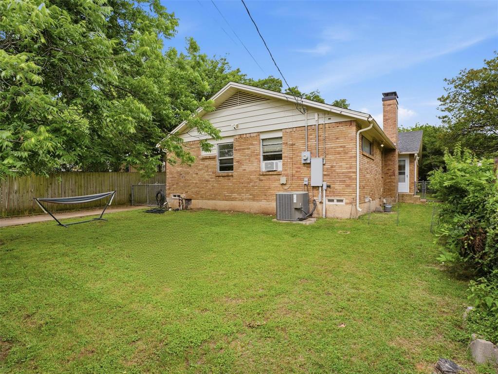 814 Westmount Avenue Dallas, TX 75211 - Photo 23 of 32