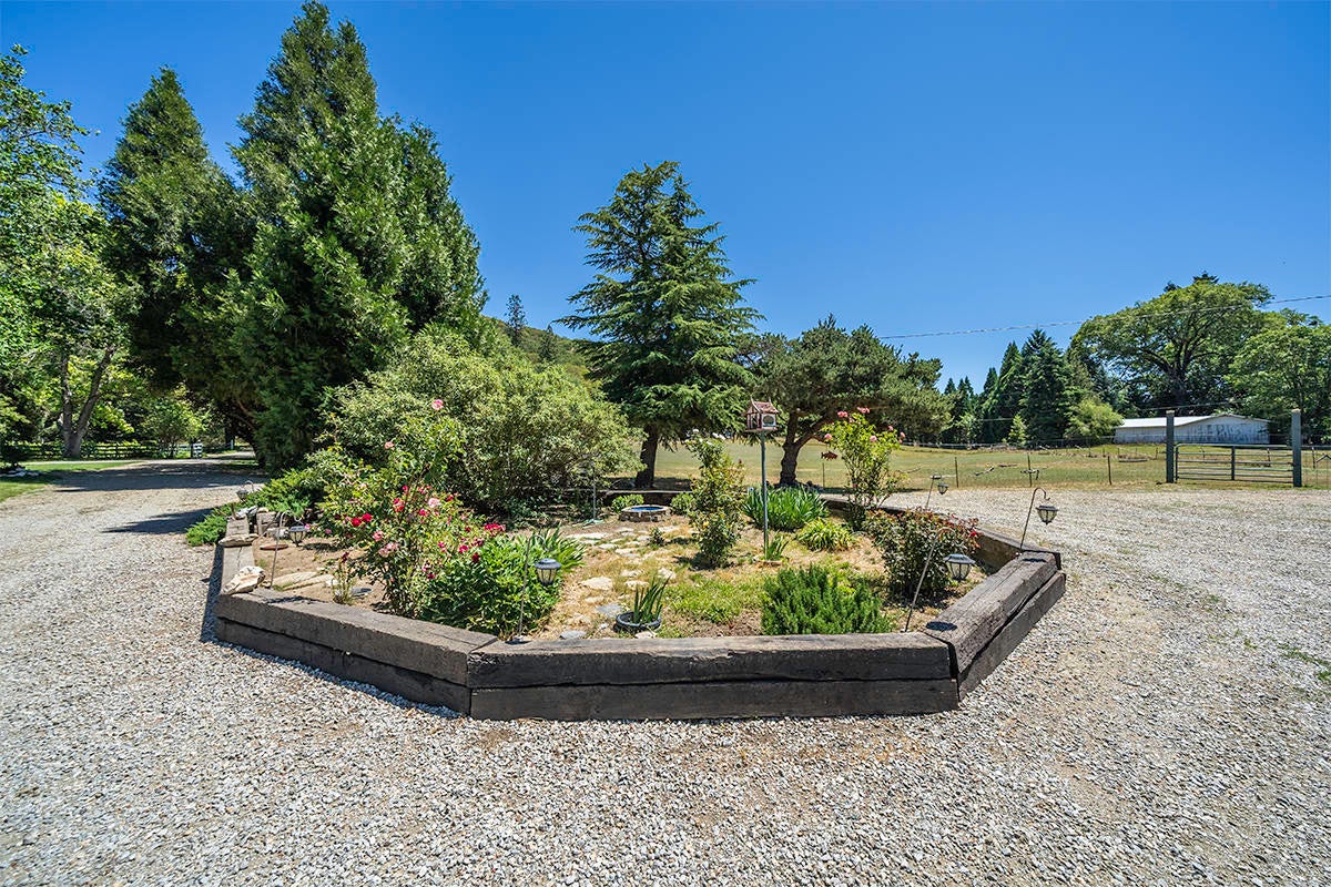 7785 Old Stage Road Central Point, OR 97502 - Photo 35 of 47 34
