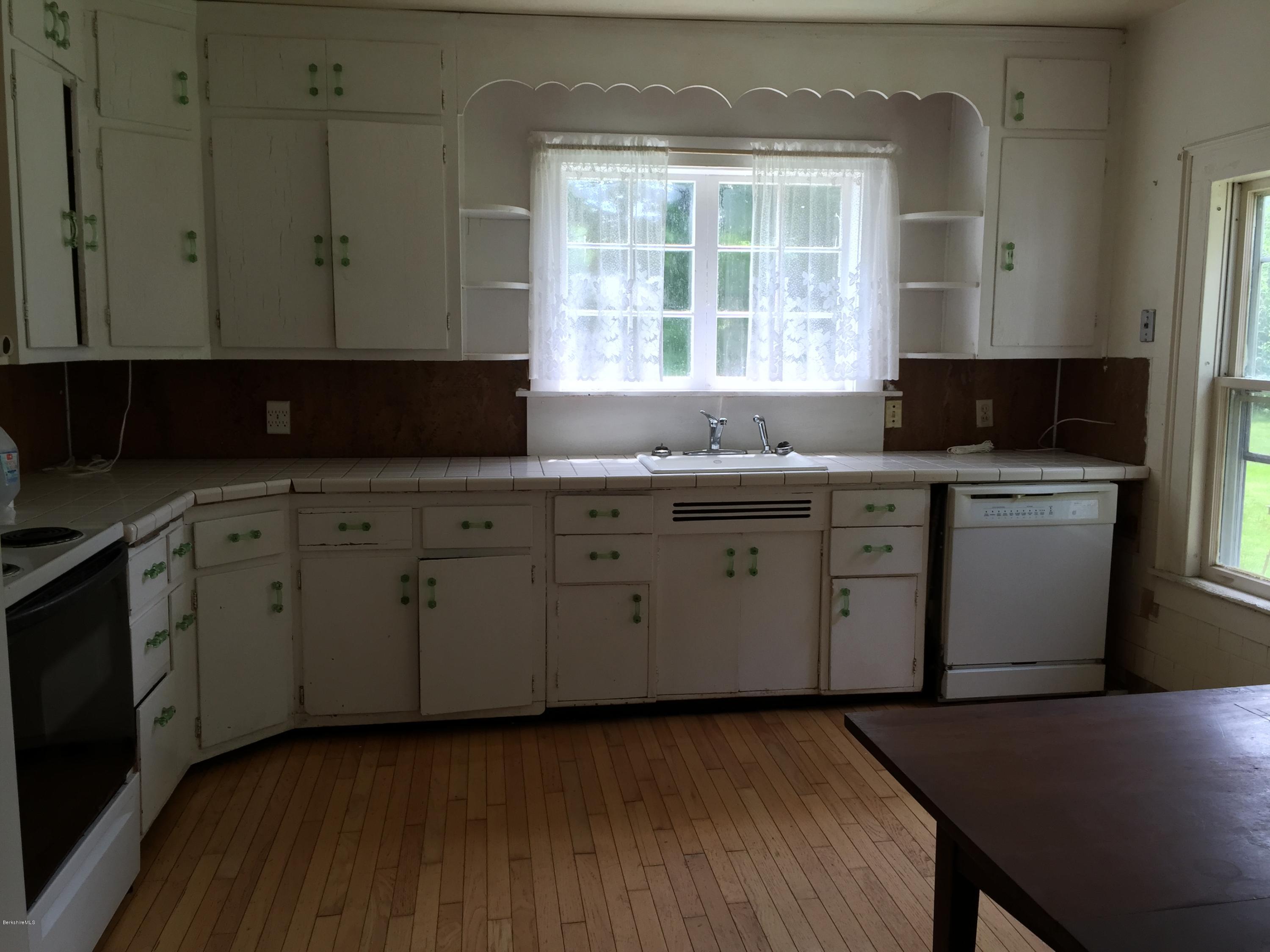 27 Albany Road West Stockbridge, MA 01266 - Photo 4 of 17 IMG_1822