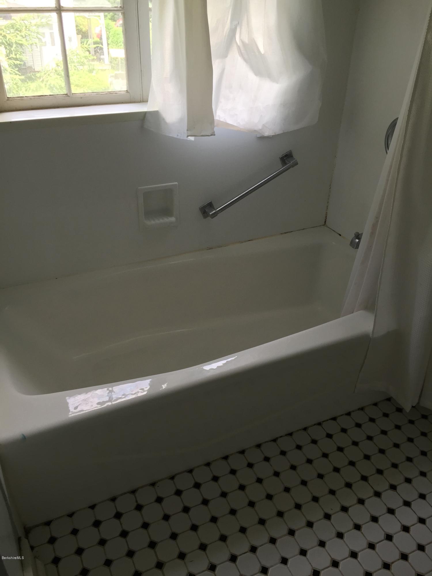 27 Albany Road West Stockbridge, MA 01266 - Photo 7 of 17 IMG_1837