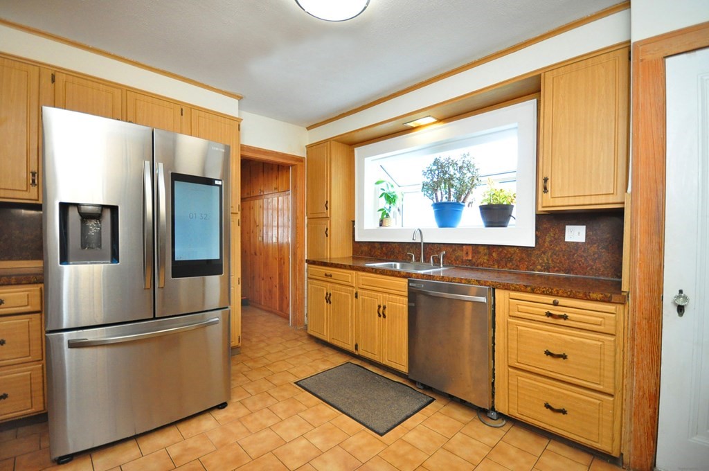 6 Bronson Terrace Springfield, MA 01108 - Photo 21 of 42