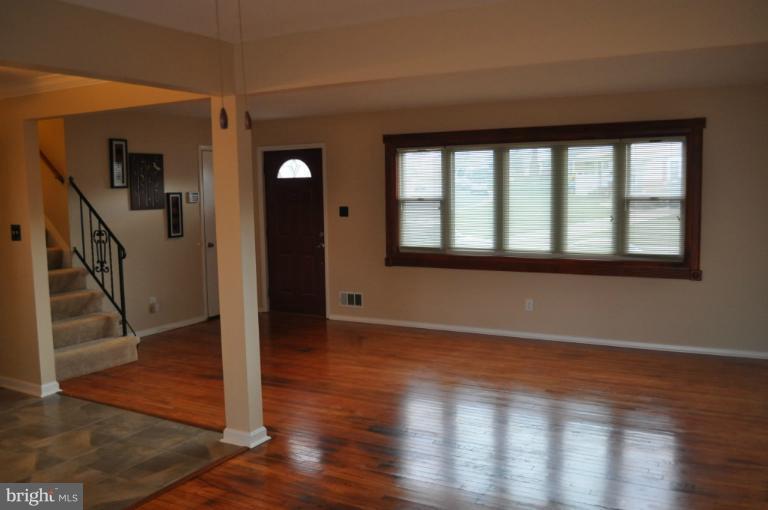 212 Ridgely Road Glen Burnie, MD 21061 - Photo 3 of 12 Living Room