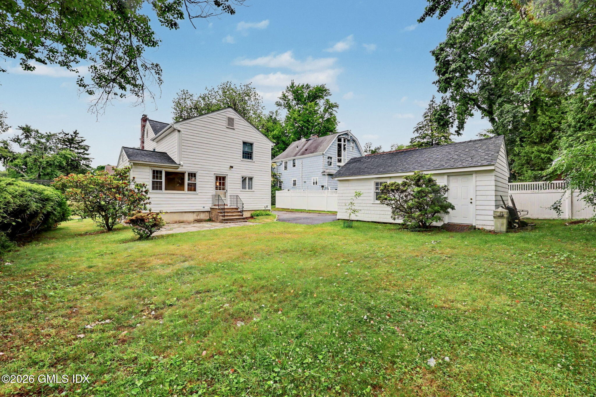 31 Hassake Road Old Greenwich, CT 06870 - Photo 12 of 21 Flat backyard