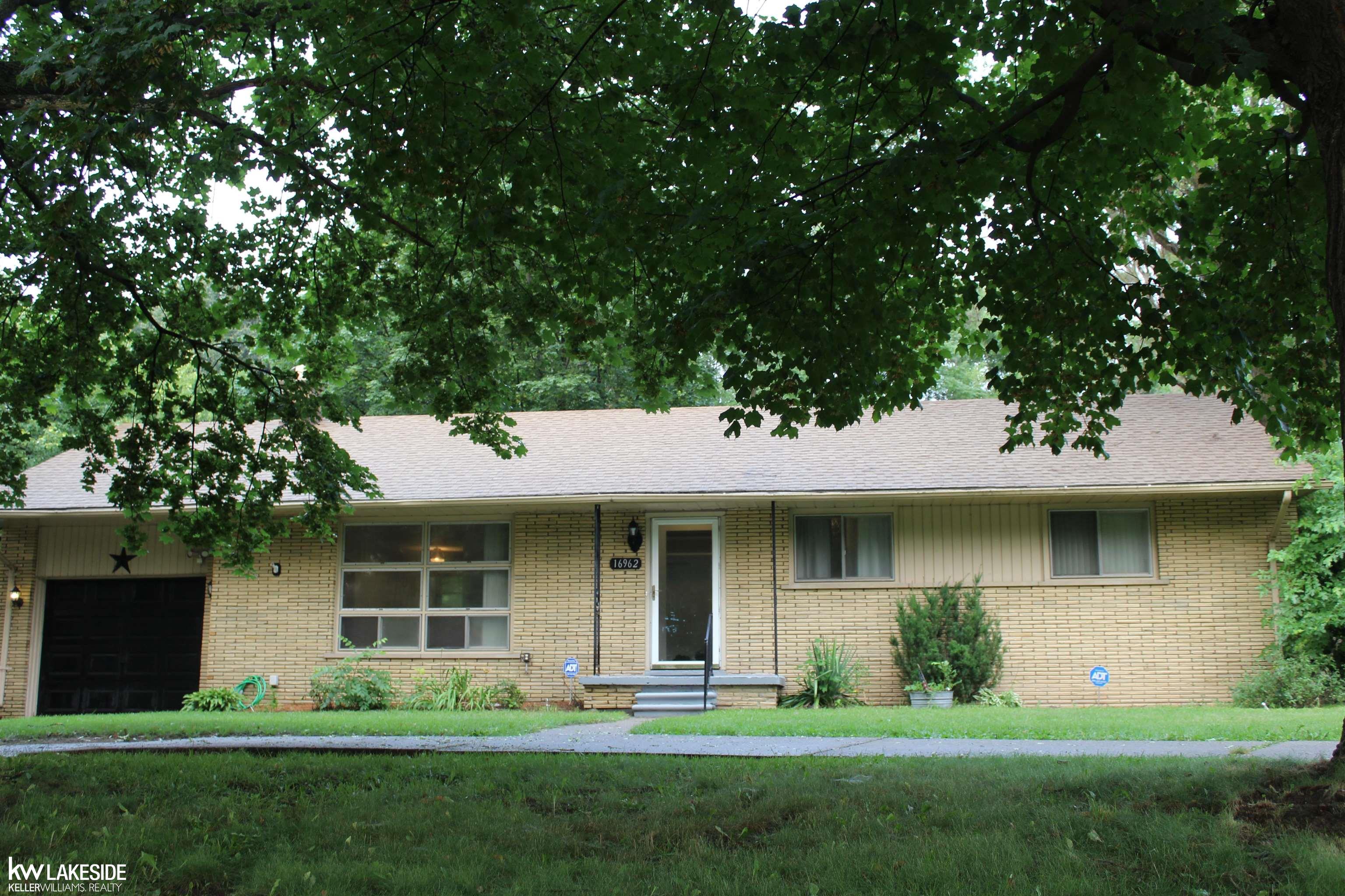 16962 Inkster Road Redford, MI 48240 - Photo 2 of 18 50117512-1.JPG
