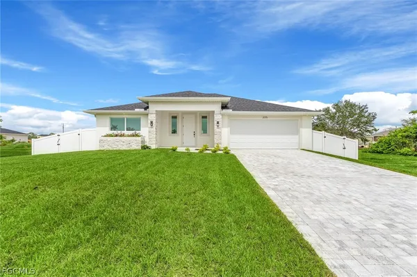 $2,700 | 3015 Northwest 42nd Avenue, Cape Coral, FL 33993