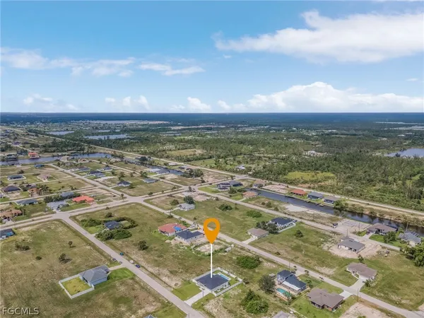 $2,700 | 3015 Northwest 42nd Avenue, Cape Coral, FL 33993