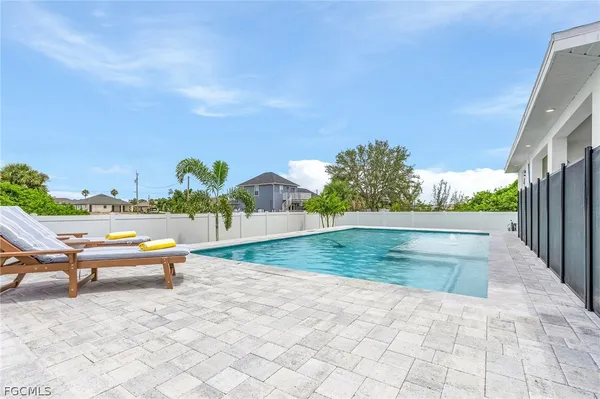 $2,700 | 3015 Northwest 42nd Avenue, Cape Coral, FL 33993