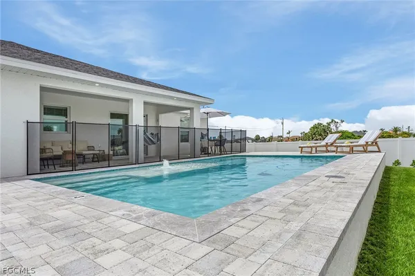 $2,700 | 3015 Northwest 42nd Avenue, Cape Coral, FL 33993