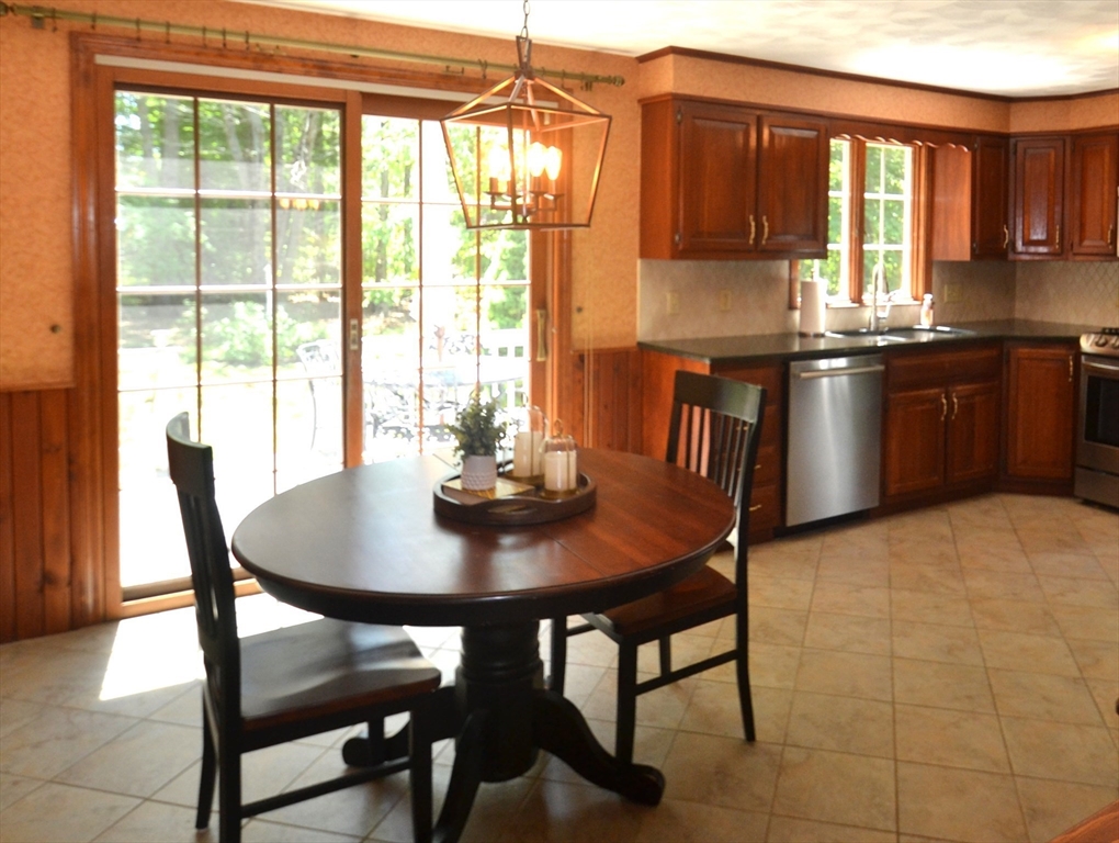 18 Bennett Road Rochester, MA 02770 - Photo 8 of 42