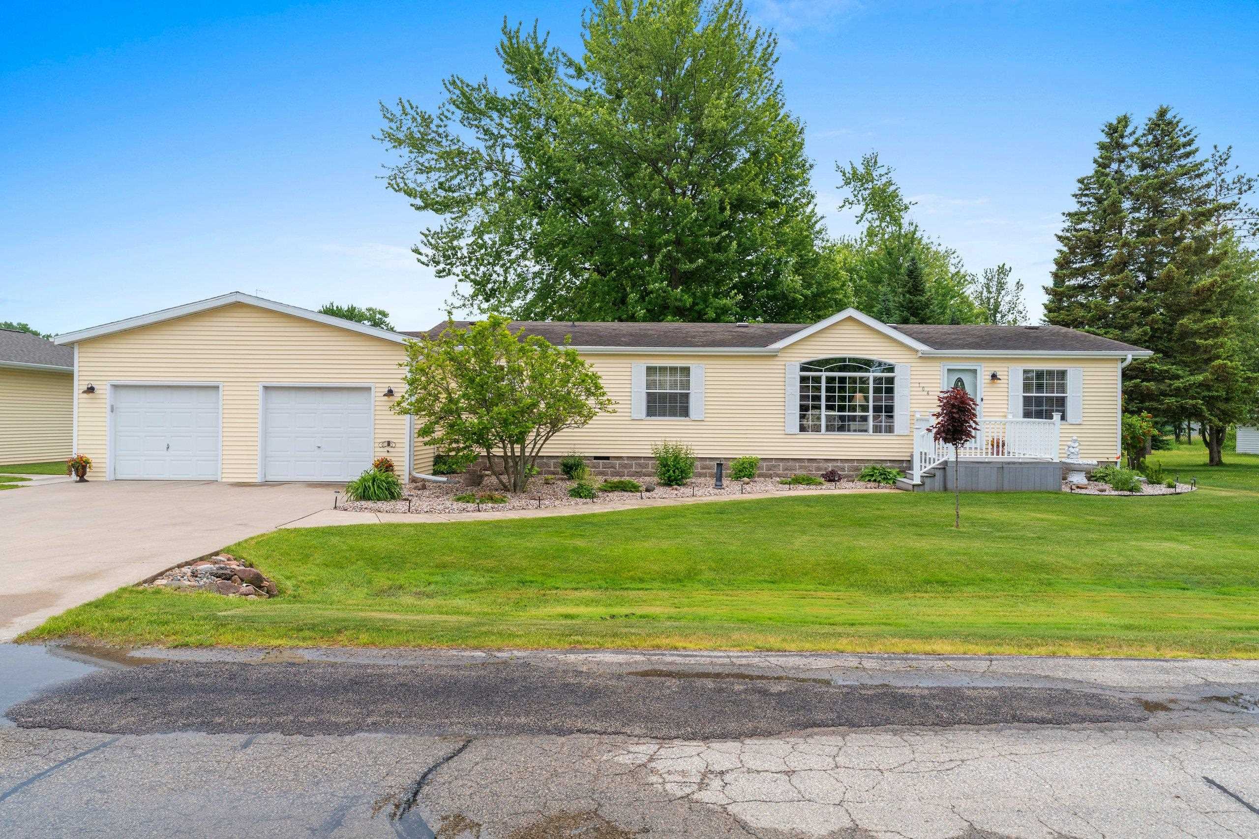 104 West Baehr Street Cecil, WI 54111 - Photo 2 of 64