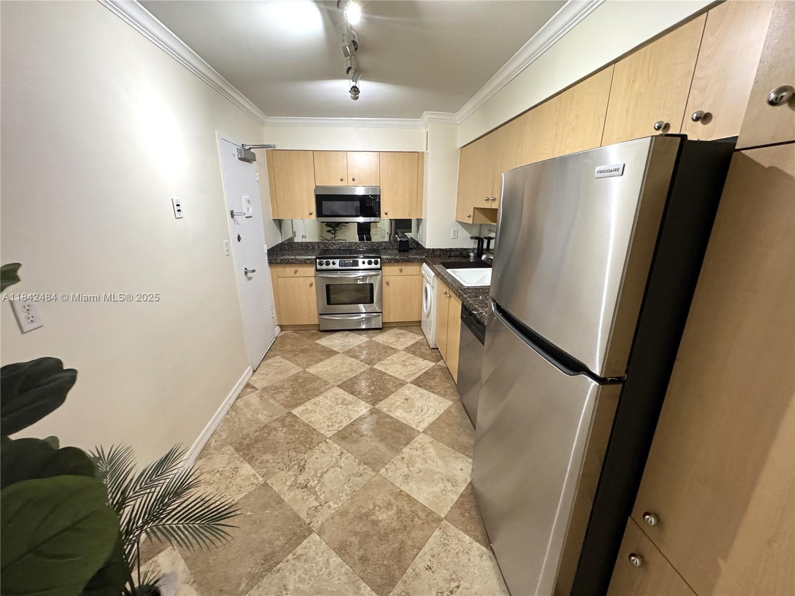 9195 Collins Avenue, Unit 912 Surfside, FL 33154 - Photo 6 of 14