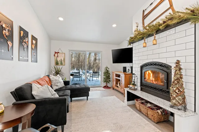 $449,900 | 2144 Shady Lane, Neenah, WI 54956