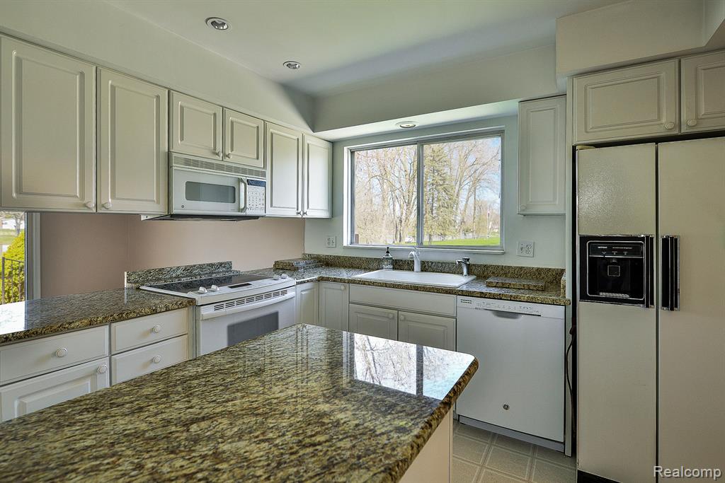 22663 Penton Rise Court Novi, MI 48375 - Photo 13 of 46