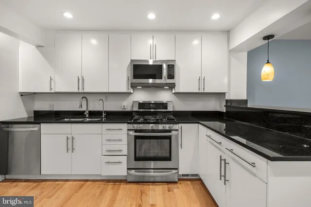 $675,000 | 11110 Saffold Way, Reston, VA 20190