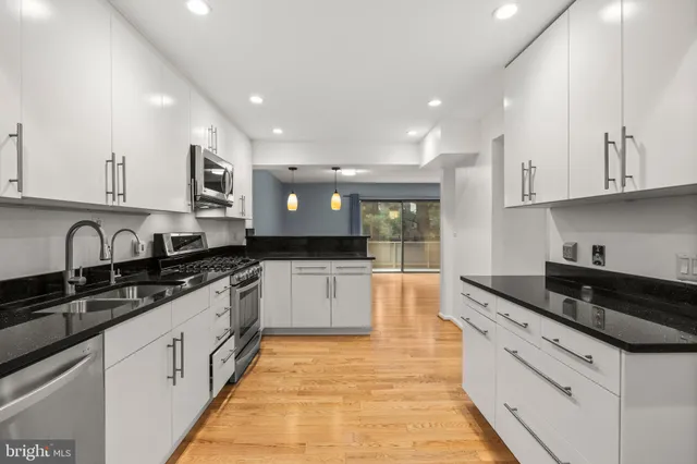 $675,000 | 11110 Saffold Way, Reston, VA 20190