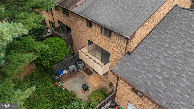 $675,000 | 11110 Saffold Way, Reston, VA 20190