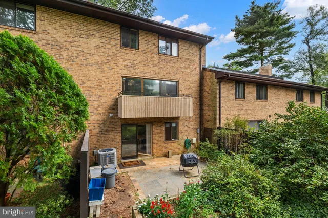 $675,000 | 11110 Saffold Way, Reston, VA 20190