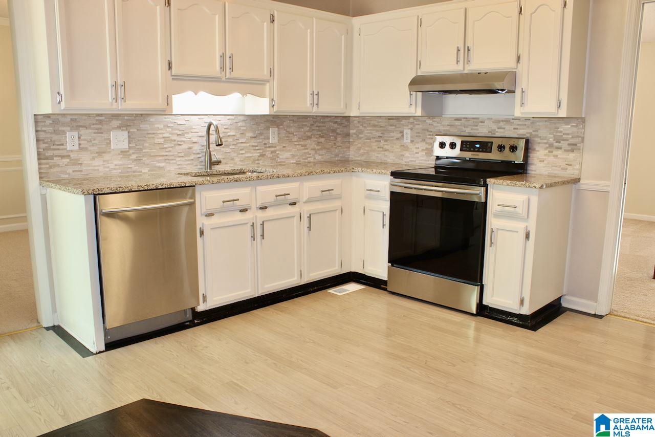 1058 Independence Court Alabaster, AL 35007 - Photo 4 of 35