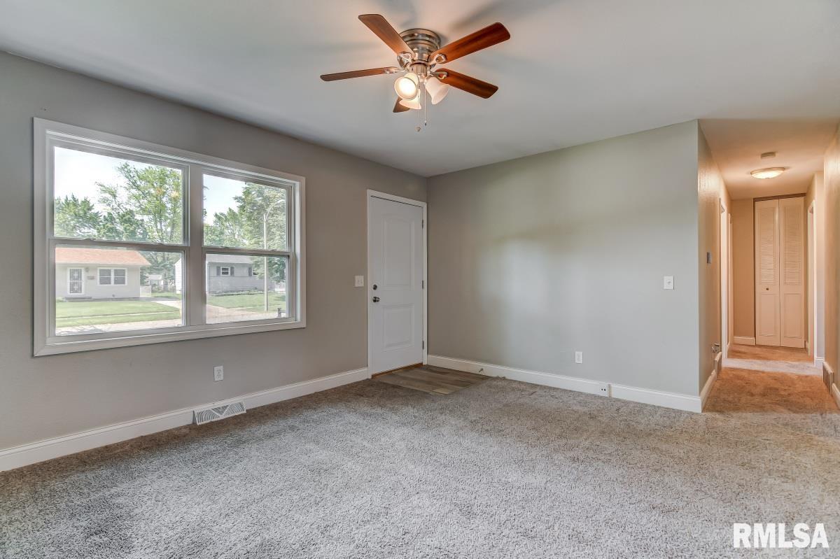 2449 East Griffiths Avenue Springfield, IL 62702 - Photo 2 of 28 Gallery Image 2