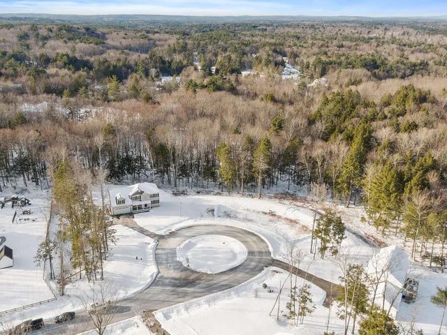 $849,900 | 35 Emily Lane, Danville, NH 03819