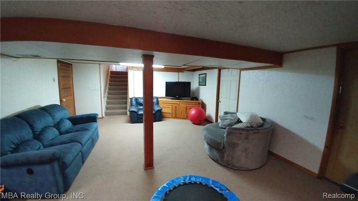 21715 Meridian Road Grosse Ile, MI 48138 - Photo 36 of 51 20170304_171638.jpg
