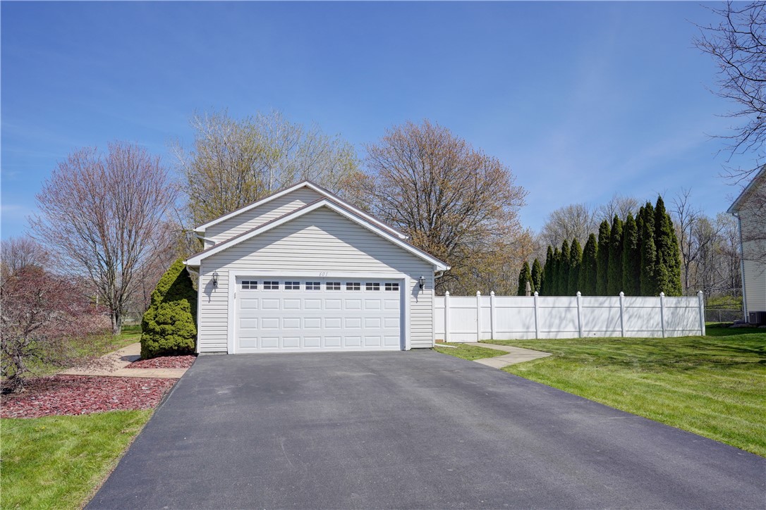601 Gilmore Road Clarkson, NY 14420 - Photo 4 of 48 Privacy fenced back yard!