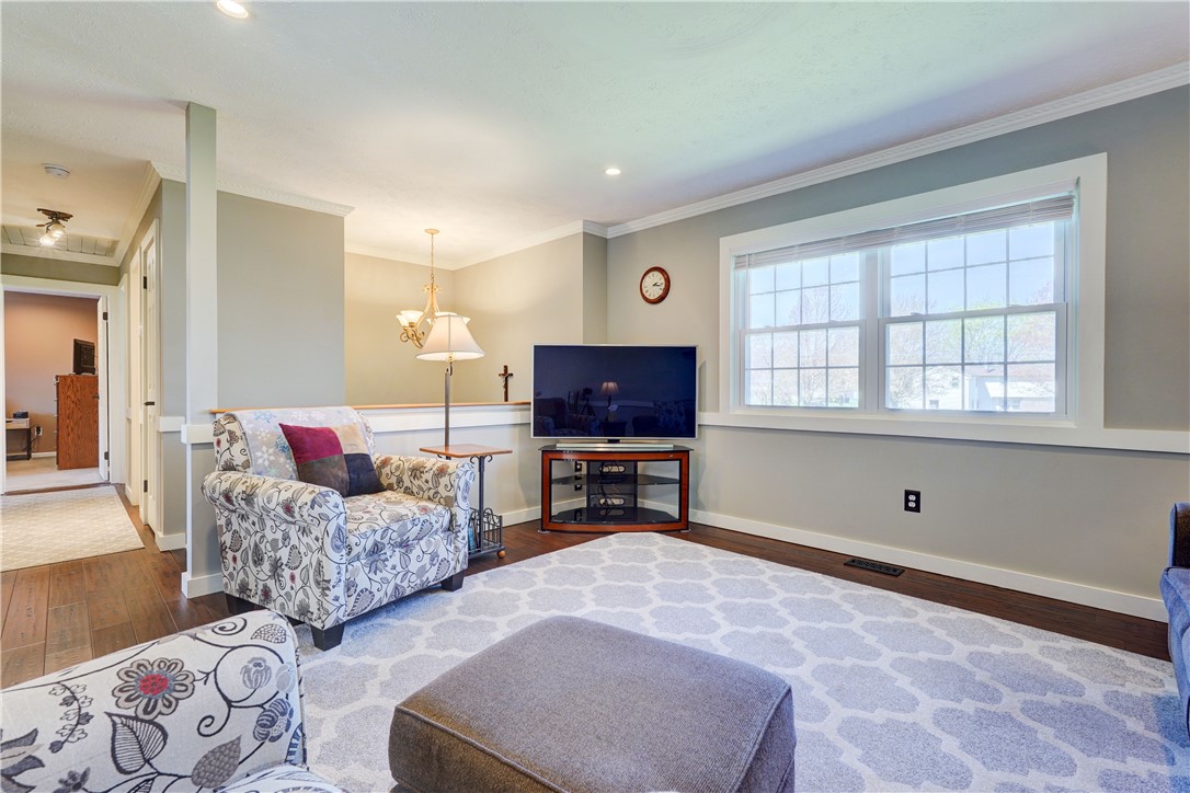 601 Gilmore Road Clarkson, NY 14420 - Photo 8 of 48 Plenty of natural light in the living room! (1 of