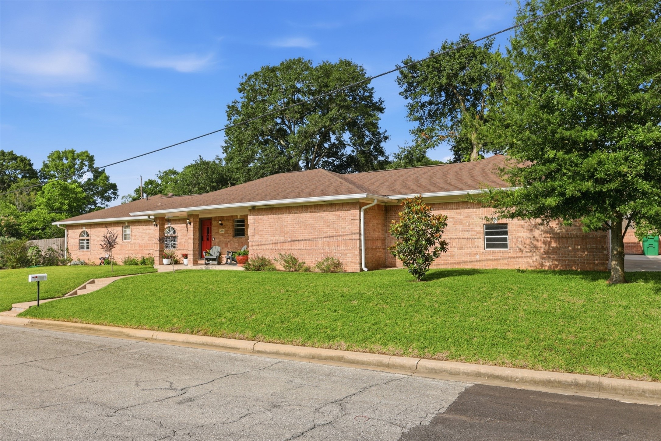 1002 Washington Street Brenham, TX 77833 - Photo 2 of 23