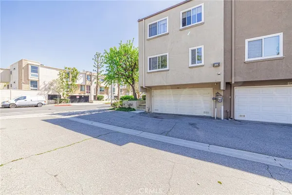 $599,998 | 21901 Lassen Street, Unit 155, Chatsworth, CA 91311