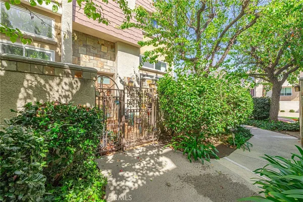 $599,998 | 21901 Lassen Street, Unit 155, Chatsworth, CA 91311