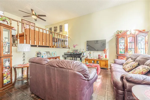 $599,998 | 21901 Lassen Street, Unit 155, Chatsworth, CA 91311