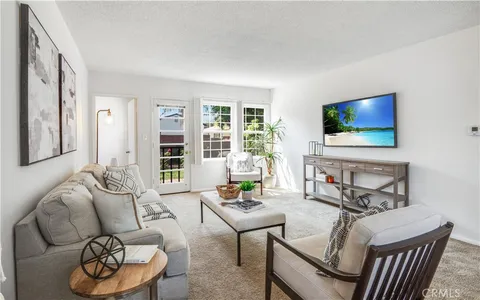 $1,100,000 | 5444 134th Place, Hawthorne, CA 90250