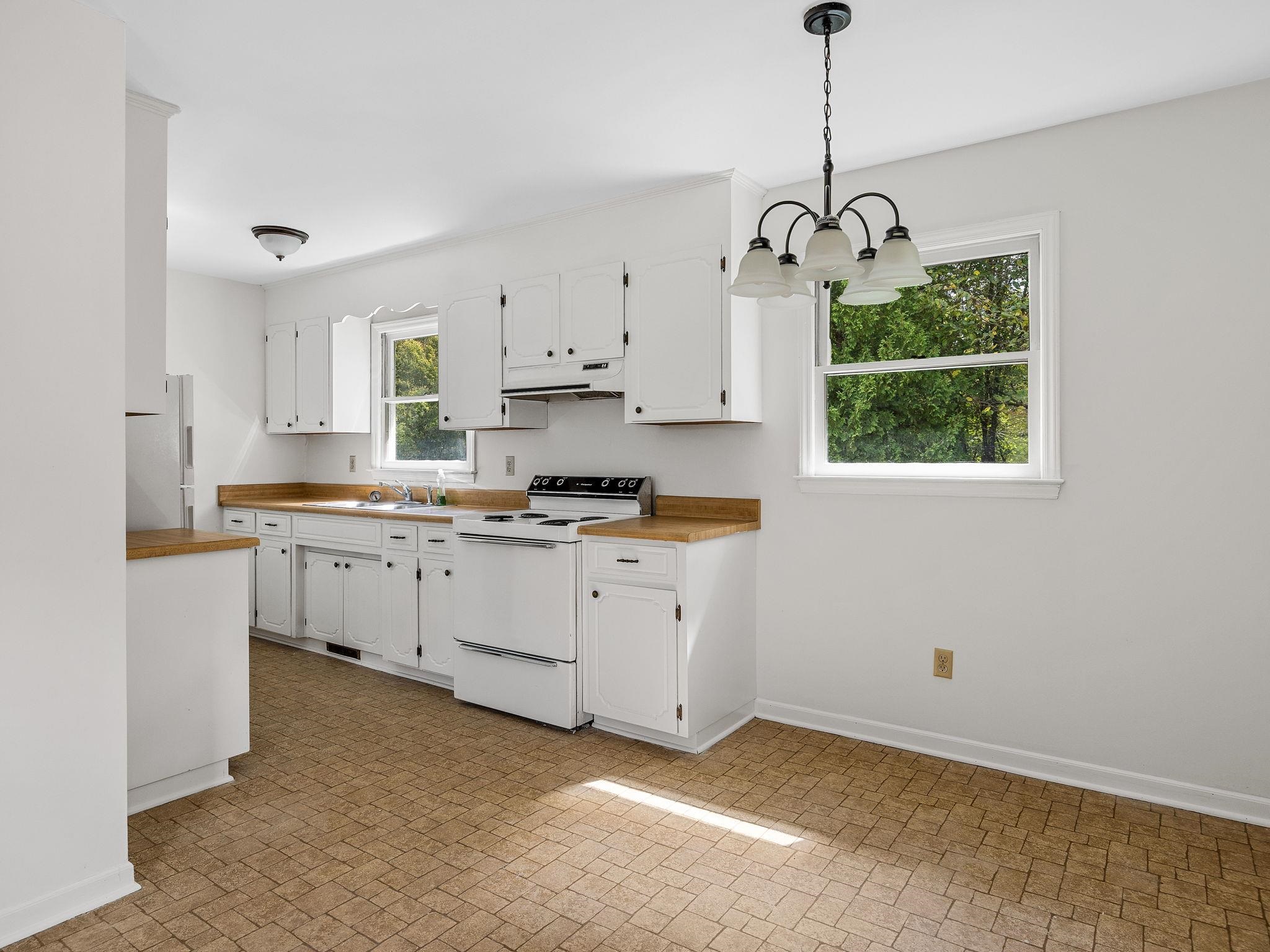 118 Cannon Circle Wellford, SC 29385 - Photo 11 of 32