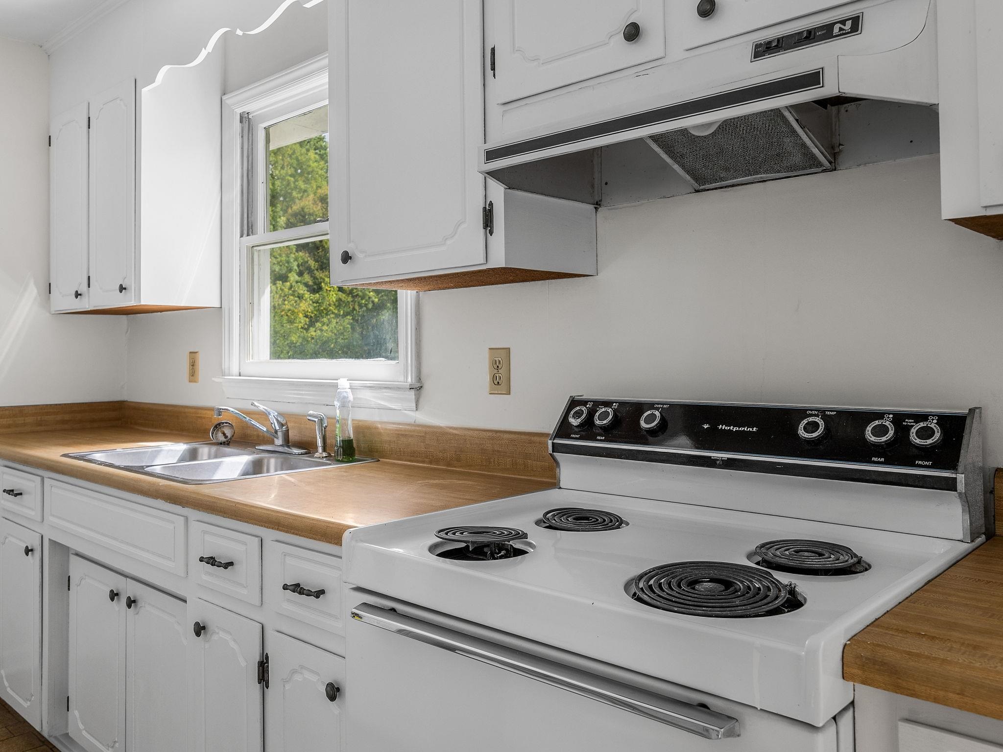 118 Cannon Circle Wellford, SC 29385 - Photo 13 of 32