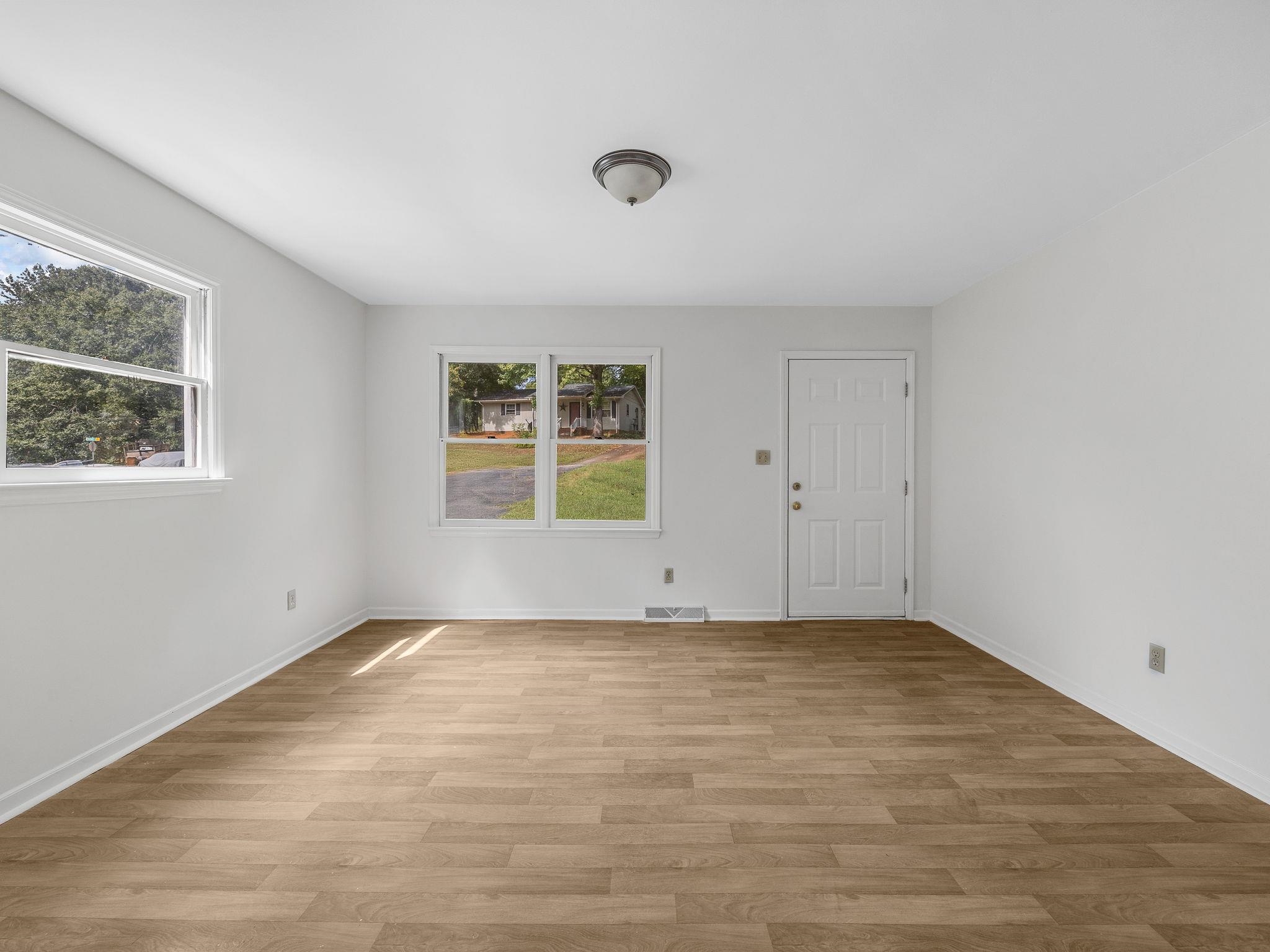 118 Cannon Circle Wellford, SC 29385 - Photo 7 of 32