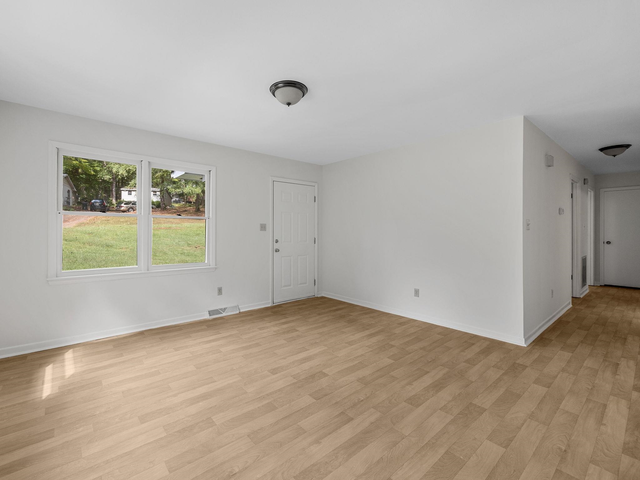 118 Cannon Circle Wellford, SC 29385 - Photo 8 of 32