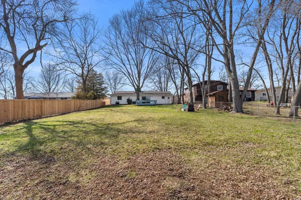 a view of yard with trees