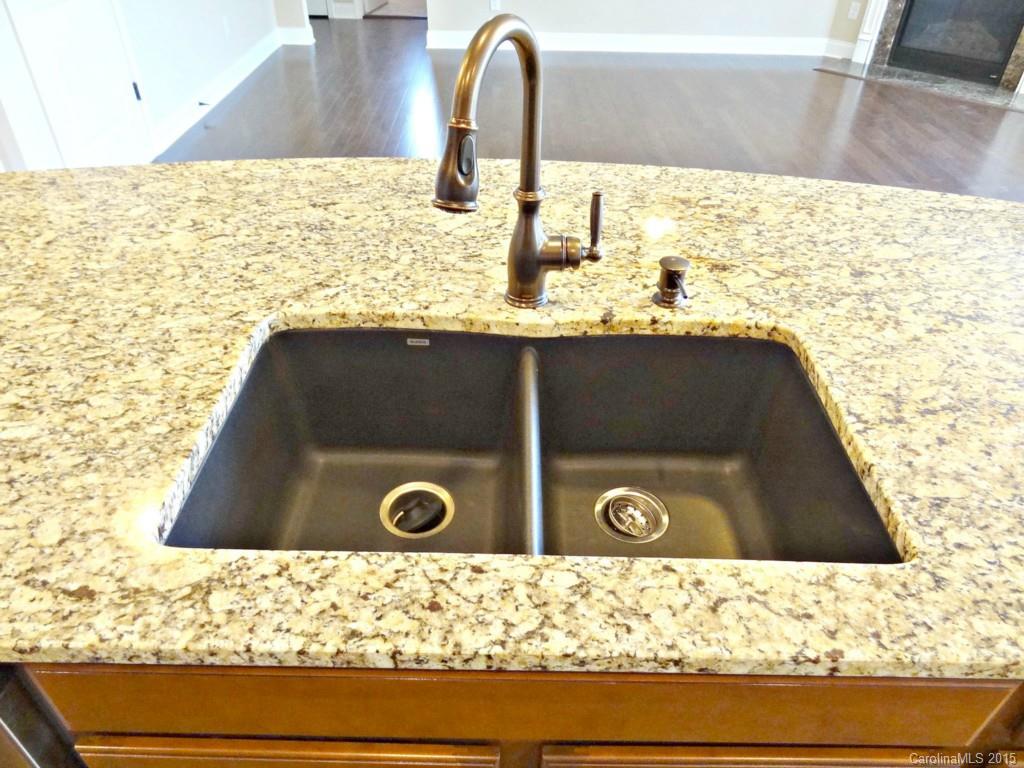 9103 Inverness Bay Road Charlotte, NC 28278 - Photo 9 of 24 Gallery Image 9